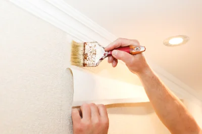 Pose de papier peint à Tréflévénez — revêtements muraux et toiles de verre